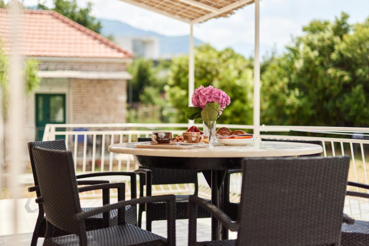Waikiki Beach House Villa Tivat Kültér fotó
